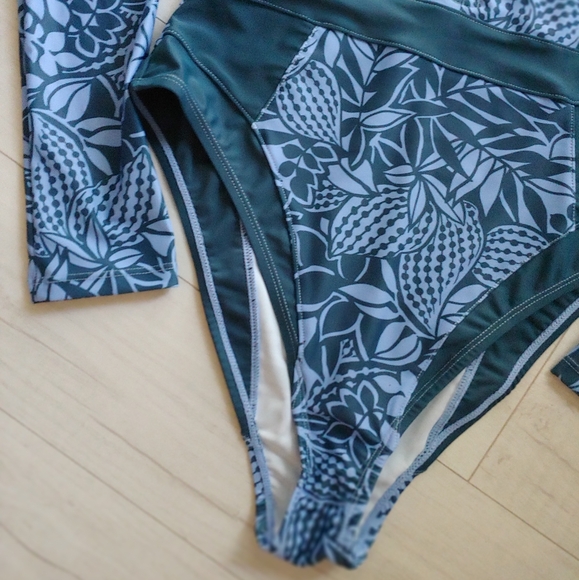 Ocean Pacific NEW Long Sleeve Rashguard Swimsuit - Picture 4 of 11